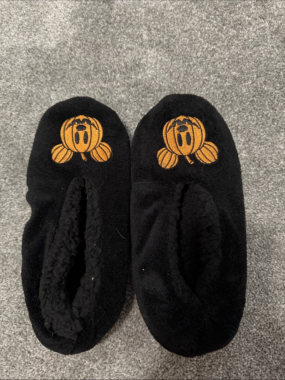 Black Men's Slipper Socks with Orange Pumpkin Accent